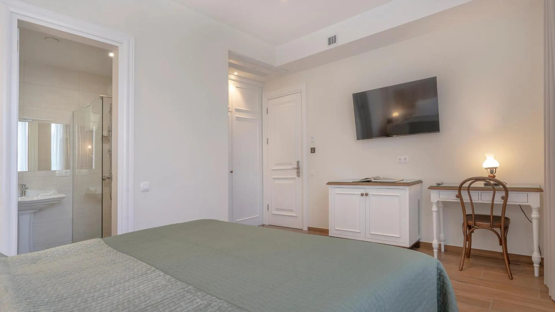 Iris Hotel Tbilisi 4*,